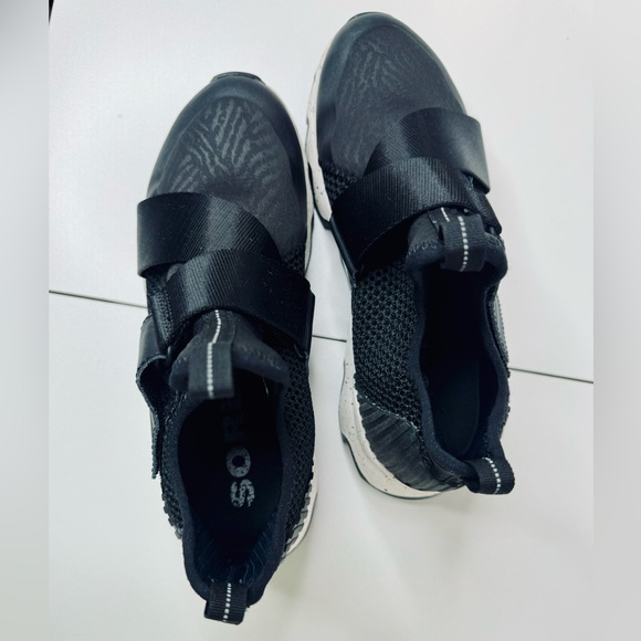 Sorel Kinetic Mesh Sneakers Black Embossed Zebra SZ 7.5 like new! - Picture 12 of 16